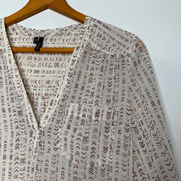 3/$20 Maurices women's cream arrow print v-neck long sleeve blouse top Small - Picture 5 of 7